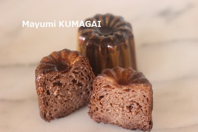 すず引きの銅型で焼いたチョコレートカヌレ。｜　カヌレの型の材質による焼き加減の違いを比較する