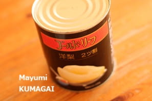 お店での実践に備えて、日本でじっくりと丁寧に掘り下げて習うことができた受講生のSさんがつくる洋ナシのタルトとショートケーキの実習風景